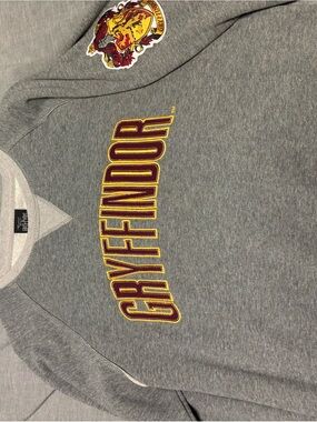 Gryffindor Women’s Grey Crewneck Sweatshirt